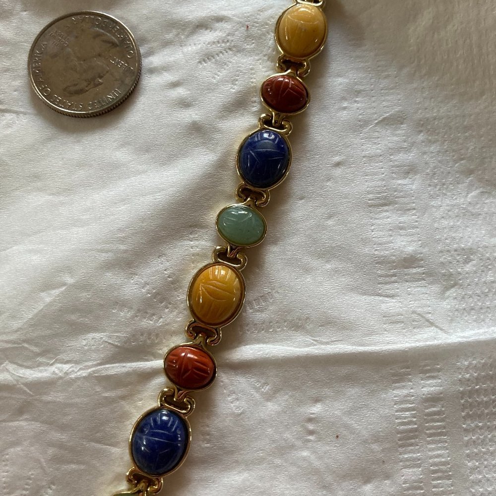 Cute carved gems in gold tone setting bracelet